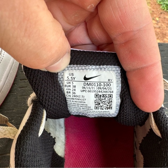 Nike Kids Court Borough‎ 2 SE White Very Berry Size 5.5Y - Picture 9 of 9